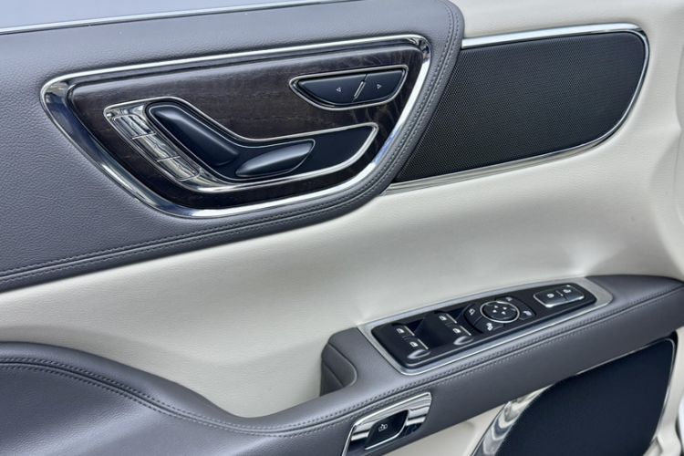 Used Lincoln Continental 2019 2.0T Two-Wheel Drive Luxury Edition China VI Standard
