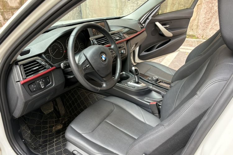 Used BMW 3 Series 2015 320i Fashion Model
