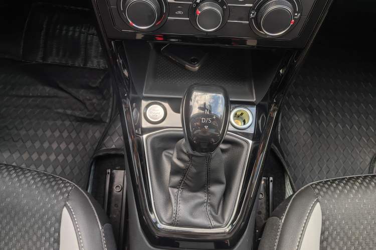 Used Volkswagen Tacqua 2023 200TSI DSG Joy-Connect Edition
