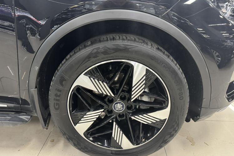 Used BYD Tang New Energy 2024 DM-i Glory Edition 112KM Prestige Model
