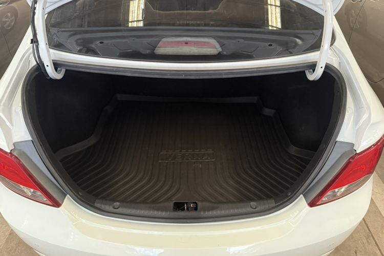 Used Hyundai Verna 2014 1.4L Automatic Leading-Edge GLX
