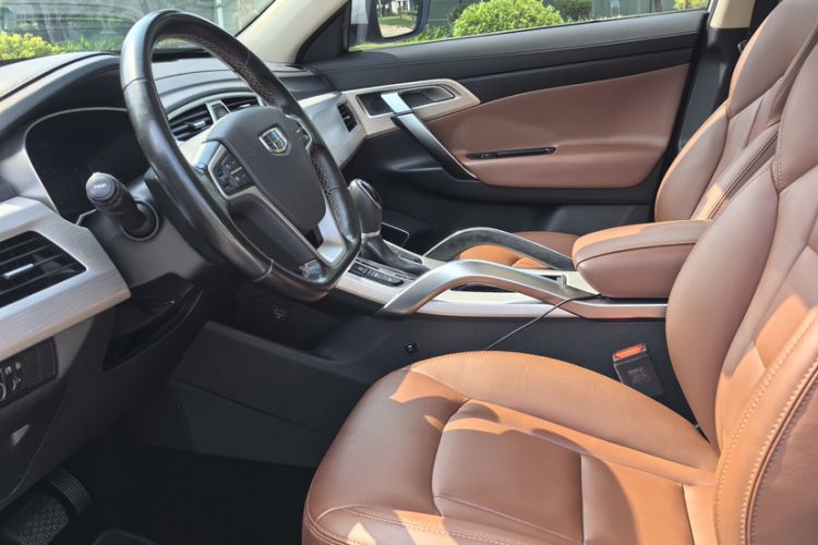 Used Geely Auto Emgrand X7 Sport 2018 1.8TD Automatic Two-Wheel Drive ZhiZun Model with 4G Connectivity