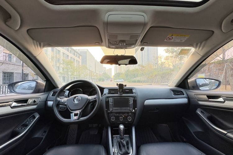 Used Volkswagen Sagitar 2017 230TSI Automatic Comfort Version
