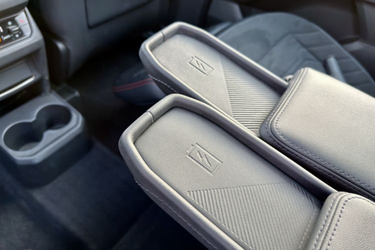 Used Ford Edge 2023 Ford Explorer L 2.0T EcoBoost E-Hybrid Four-Wheel Drive 7-Seater ST-Line
