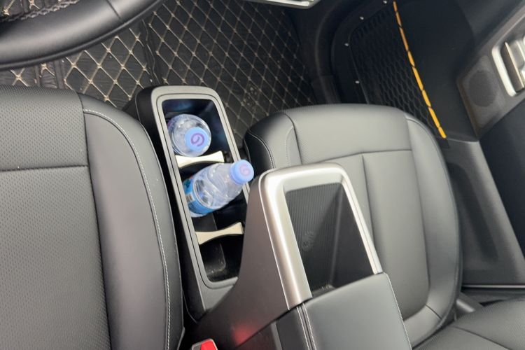 Used  V23 2025 501 Four-Wheel Drive Intelligent Driving Version
