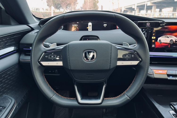 Used Changan UNI-V 2023 1.5T Prestige Model
