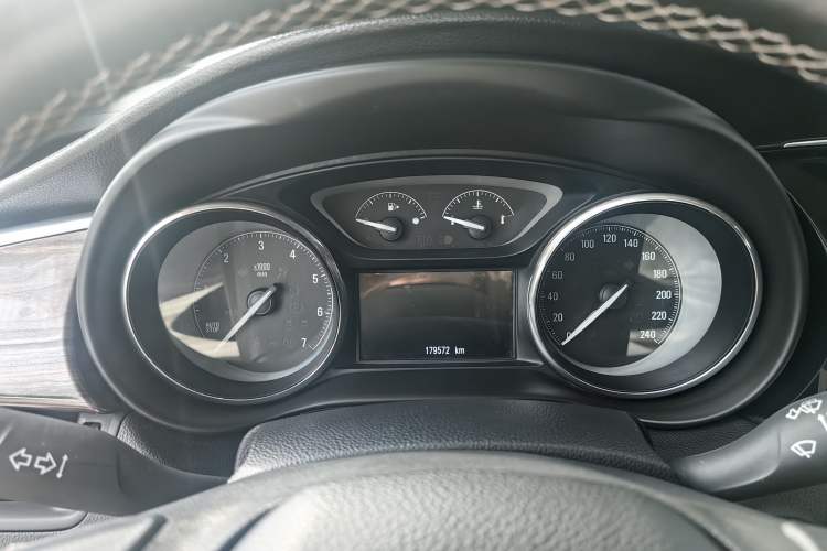 Used Buick Envision 2016 20T Two-Wheel-Drive Elite Model
