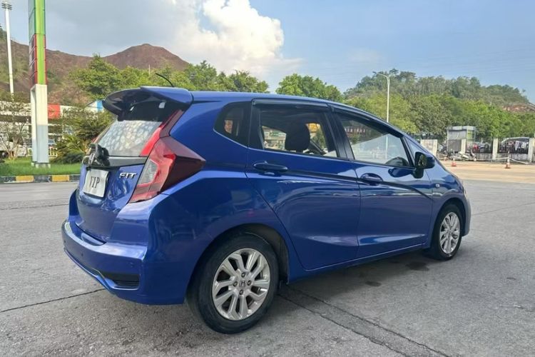 Used Honda Fit 2018 1.5L CVT Comfort Sunroof Version