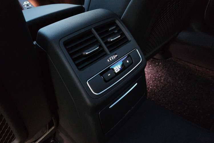 Used Audi A4L 2025 2 Million Units Enjoyment Version 40 TFSI Luxury Dynamic Edition
