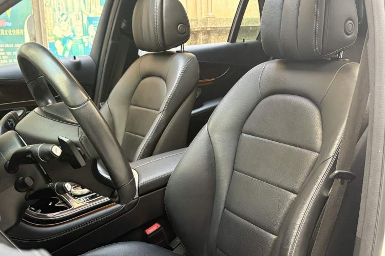 Used Mercedes-Benz GLC 2019 Facelift GLC 260 L 4MATIC Luxury Model
