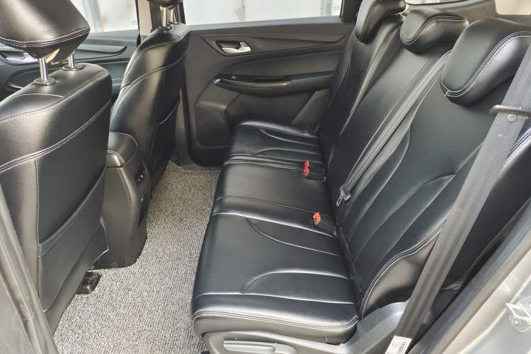 Used Baojun 730 2019 1.5T CVT Fashion Model 7 Seats China V Emission Standard