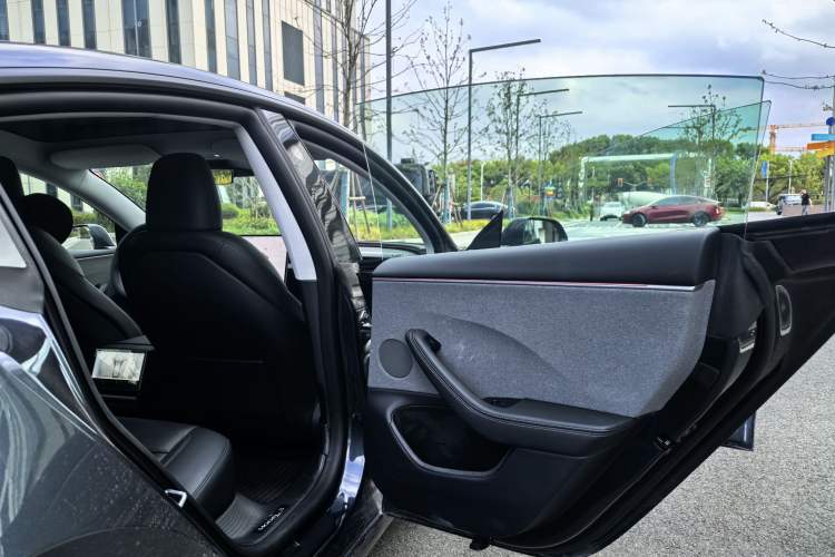 Used Tesla Model 3 2025 Rear-Wheel-Drive Version
