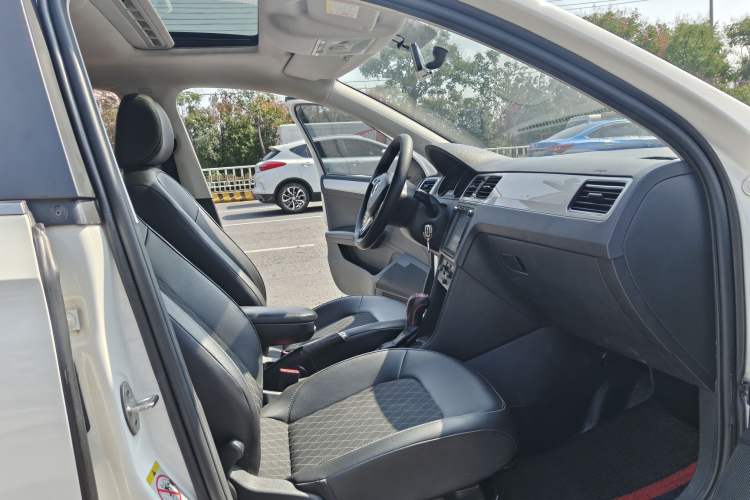 Used Skoda Rapid Spaceback 2018 1.6L Automatic Comfort Edition
