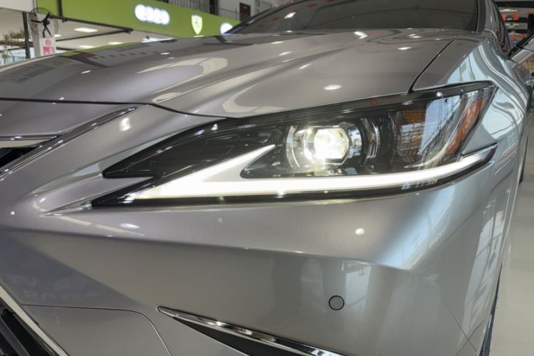 Used Lexus ES 2022 300h Excellence Edition
