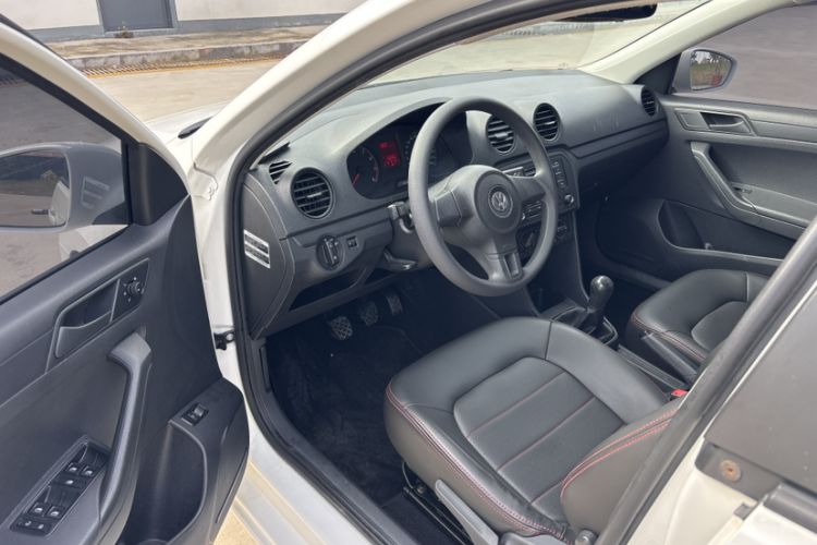 Used Volkswagen Jetta 2015 Zhuihui Edition 1.4L Manual Fashion Model
