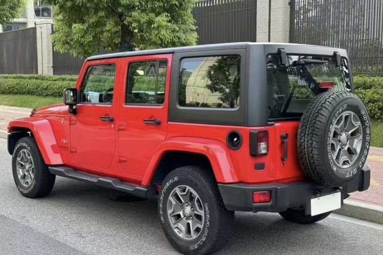 Used  Wrangler 2017 3.0L Sahara Four-Door Comfort Edition
