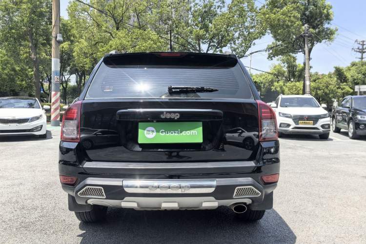 Used  Compass 2014 2.0L two-wheel drive sport version
