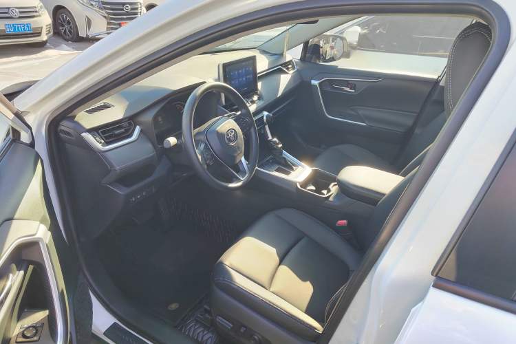 Used Toyota RAV4 2022 2.0L CVT Two-Wheel Drive Fashion Edition
