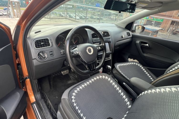 Used Volkswagen Polo 2016 1.6L Cross Polo Automatic
