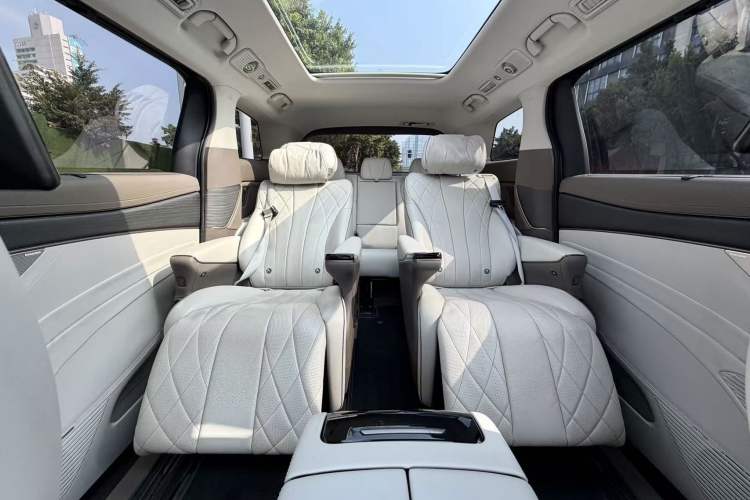 Used Denza D9 2022 DM-i 970 Four-Wheel Drive Prestige Model
