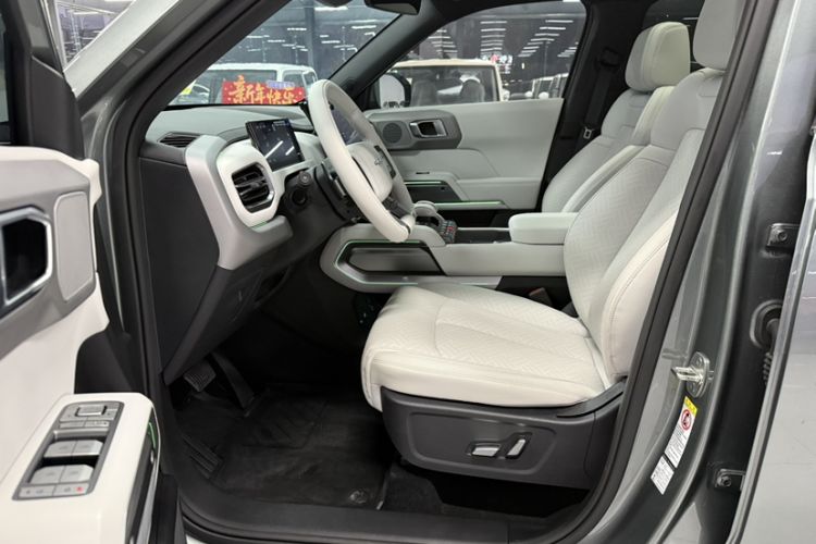 Used  Titanium 3 2025 501 km All-Wheel Drive Intelligent Driving Max Edition
