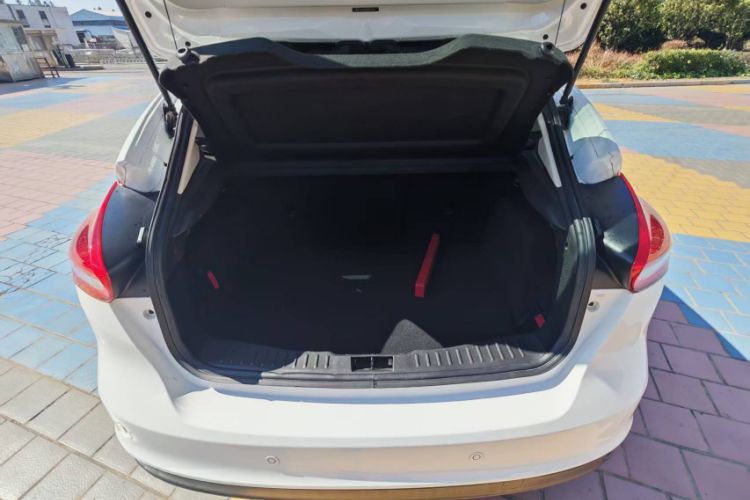 Used Ford Focus 2018 Hatchback Classic 1.6L Automatic Trendy SmartDrive Edition
