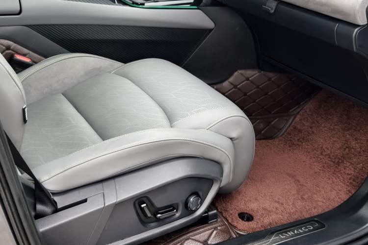 Used Lynk & Co 08 EM-P 2023 245km Ultra-Long Range Halo
