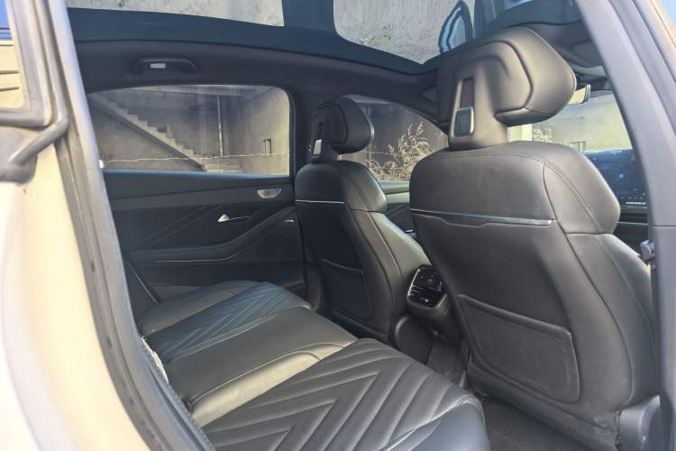 Used  SL03 2023 200Max Range-Extended Version
