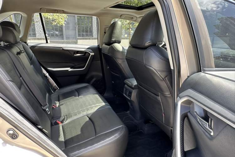 Used Toyota RAV4 2021 2.0L CVT Two-Wheel Drive Fashion Edition
