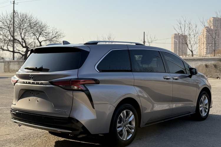 Used Toyota Sienna 2021 2.5L Hybrid Ultimate Edition
