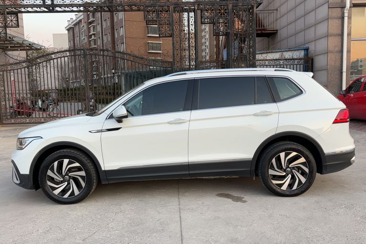 Used Volkswagen Tiguan L 2024 300TSI Automatic Two-Wheel Drive Smart Edition