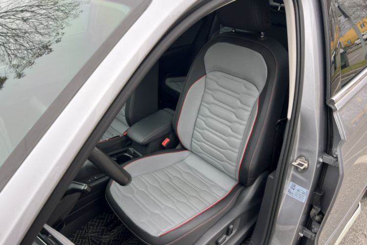 Used Volkswagen Tiguan L 2022 330TSI Automatic Two-Wheel Drive R-Line Flagship Edition
