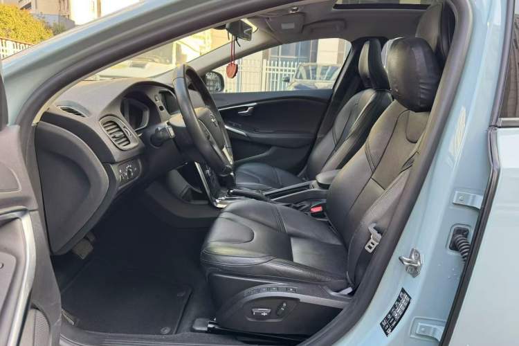 Used Volvo V40 2017 T3 Zhiyi Edition