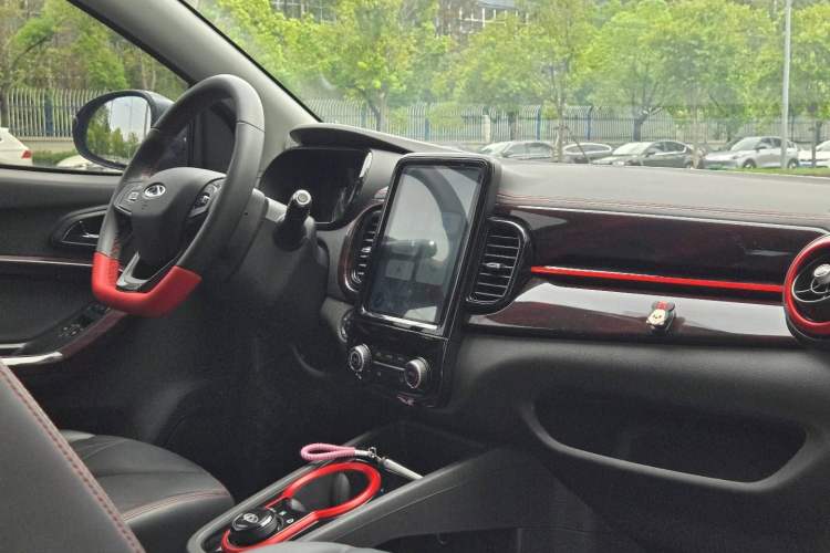 Used Chery Little Ant 2022 Revised Version Sweet Pink Edition Half-Sugar Version Lithium Iron Phosphate 30.7 kWh 30 kW 301 km
