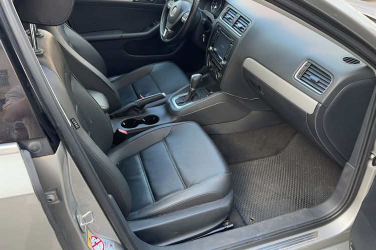 Used Volkswagen Sagitar 2014 Revised Version 1.4TSI Automatic Luxury Edition
