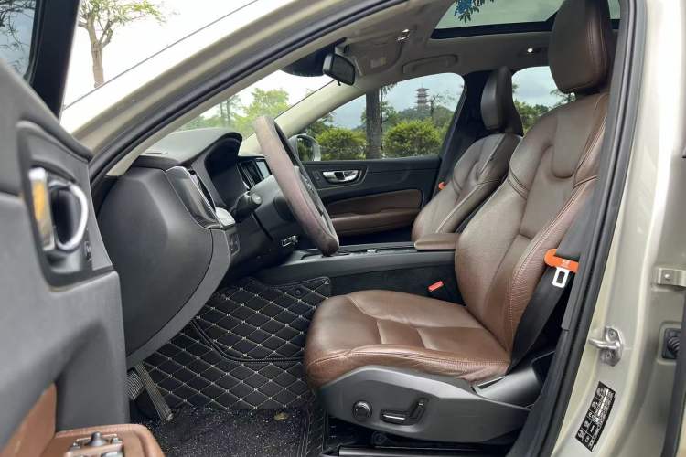 Used Volvo XC60 2019 T5 4x4 Smart Edition China V Standard