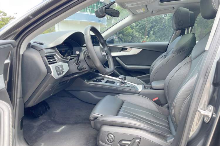 Used Audi A4L 2022 40 TFSI Luxury Dynamic Model
