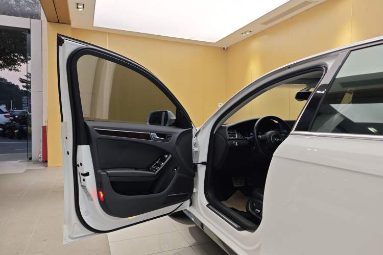 Used Audi A4L 2015 35 TFSI Automatic Comfort Model
