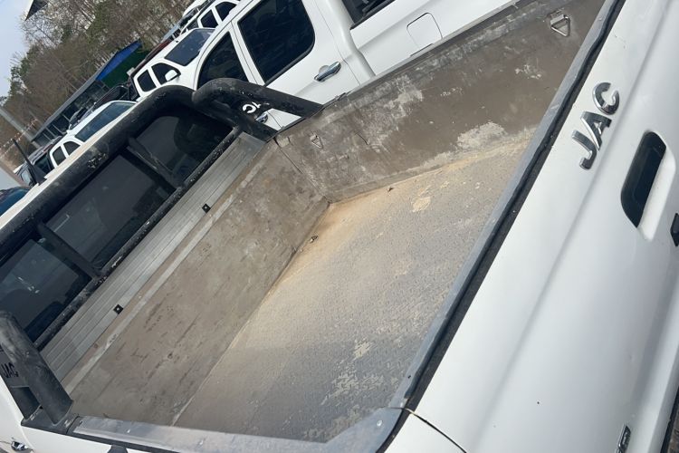 Used JAC T8 2018 2.0T Diesel Two-Wheel Drive Luxury Trim with Dual HFC4DB2-1D
