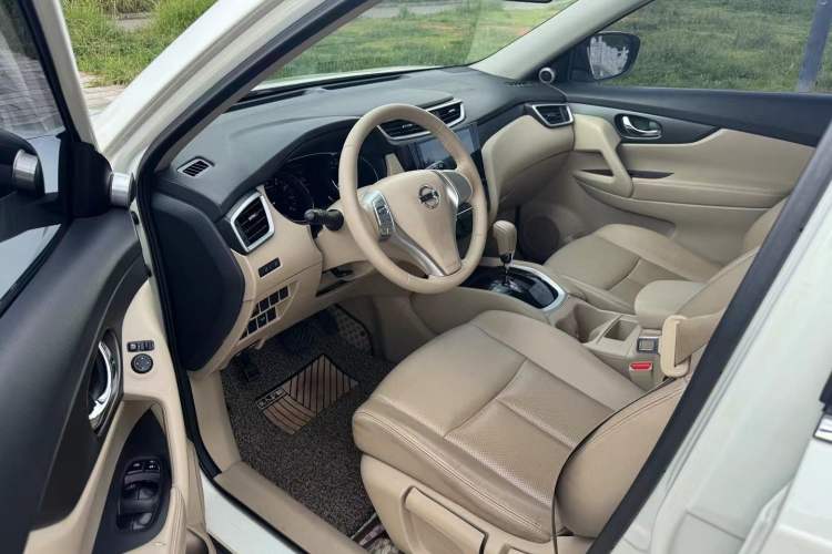 Used Nissan X-Trail 2015 2.0L CVT Comfort MAX Edition 2WD
