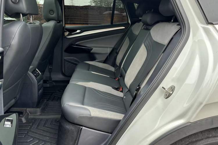 Used Volkswagen ID.4 CROZZ 2021 Long-Range PRO Two-Wheel Drive Version
