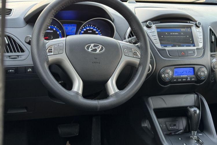 Used Hyundai ix35 2013 2.0L Automatic Two-Wheel Drive Smart GLS China IV Standard
