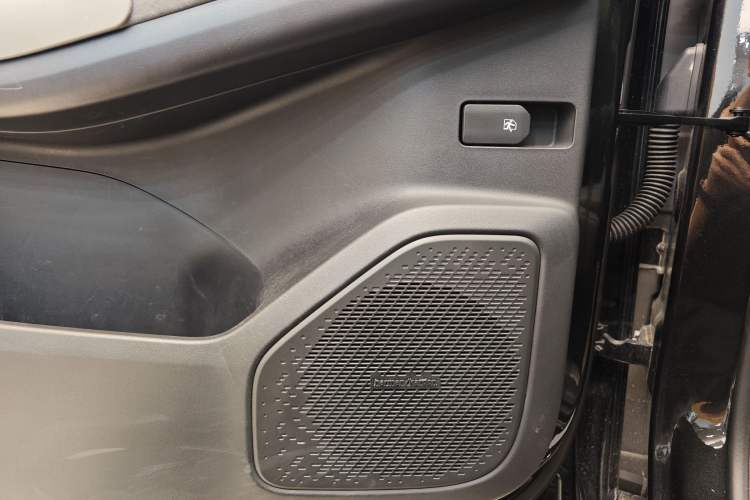 Used Lynk & Co 08 EM-P 2023 120km Long-Range Halo