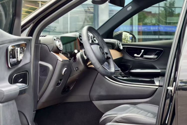 Used Mercedes-Benz GLC 2024 GLC 300 L 4MATIC Dynamic Edition 5-seater
