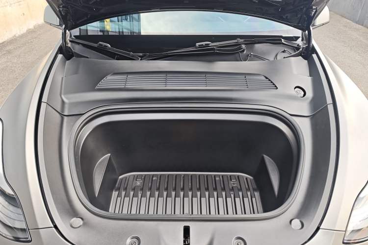 Used Tesla Model Y 2021 Standard Range Rear-Wheel Drive Version
