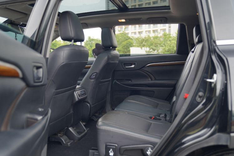 Used Toyota Highlander 2018 2.0T Four-Wheel Drive Prestige Version 7 Seats China V Emission Standard
