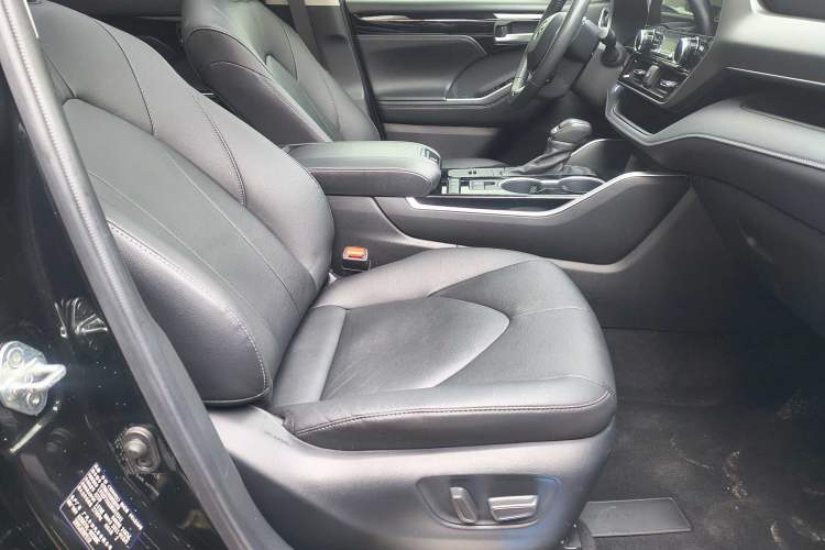 Used Toyota Highlander 2022 Dual-Engine 2.5L Four-Wheel Drive Prestige Version 7 Seats
