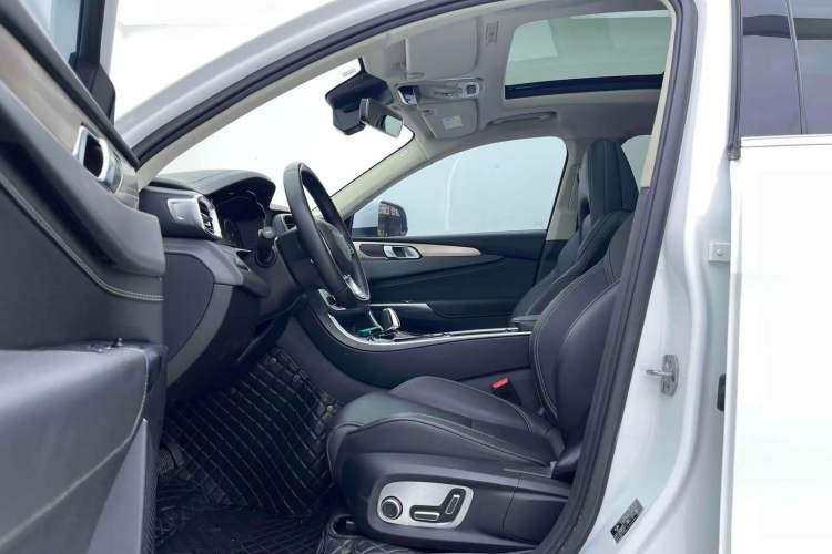 Used Lynk & Co 01 2019 2.0T Two-Wheel-Drive Pro Version China VI Standard
