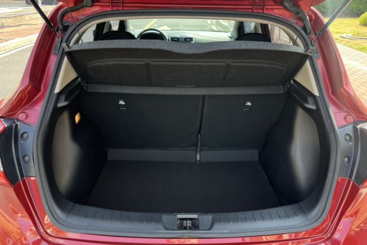 Used Nissan Tiida 2016 1.6L CVT Cool Dynamic Edition
