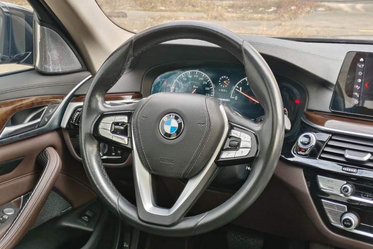 Used BMW 5 Series 2019 525Li Luxury Package
